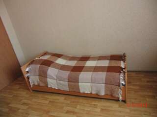 Отель Эконом Отель Донецк Односпальная кровать в общем номере с 2 отдельными кроватями-5
